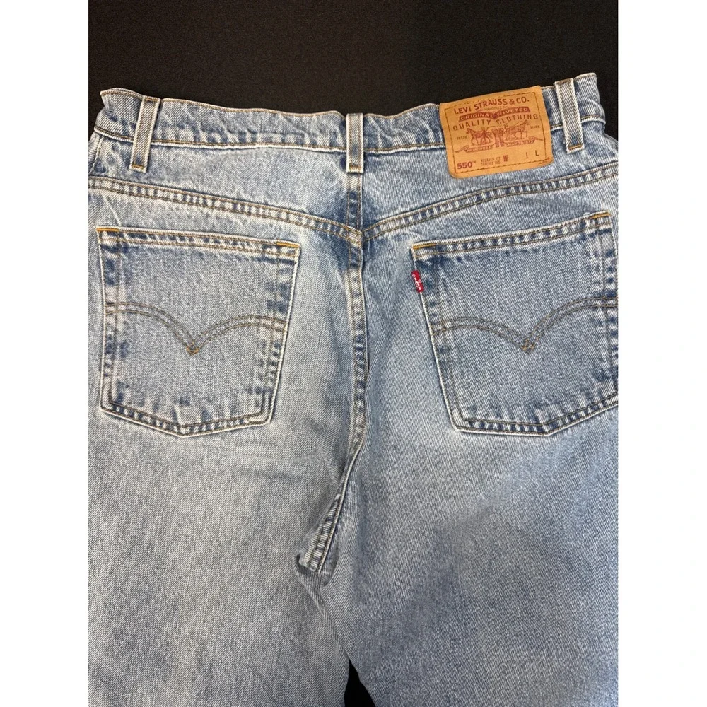 Levis 550 Relaxed Fit Tapered Leg Jeans Light Wash Denim Vintage Mens 31x31